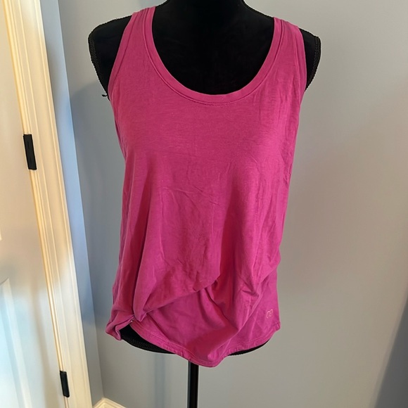 The softest. Simple but sexy tank - Picture 2 of 4